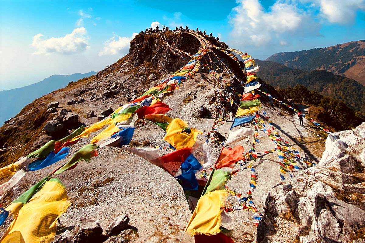 LA BANDERA EN LA CUMBRE